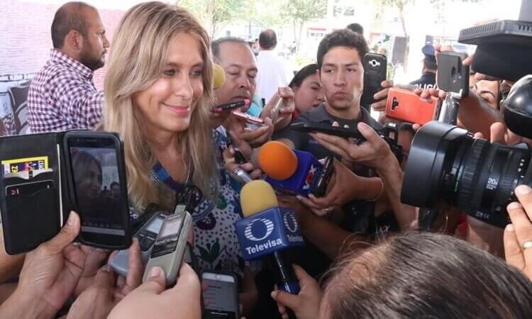“MAKI, ES CANDIL DE LA CALLE Y OSCURIDAD DE SU CASA”.