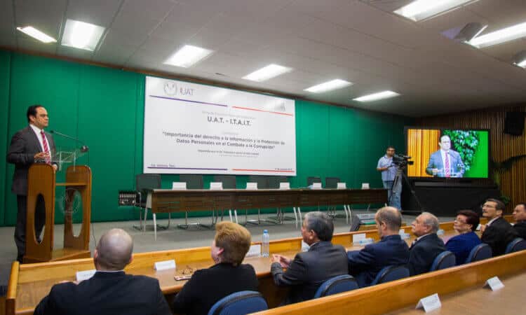 Titular del INAI imparte conferencia en la UAT