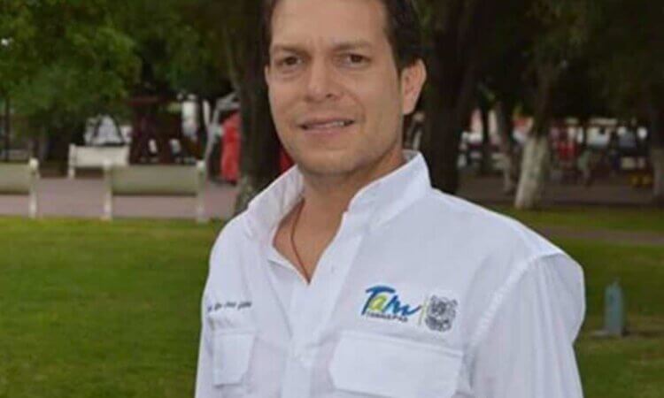 Le sale contrincante a Kiko Elizondo
