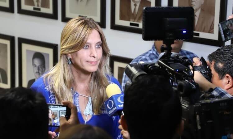 MAKI, DESESPERADA BUSCA QUEDAR BIEN CON AMLO, PROPONIENDO PEDIR DINERO AL PRESIDENTE TRUMP..!
