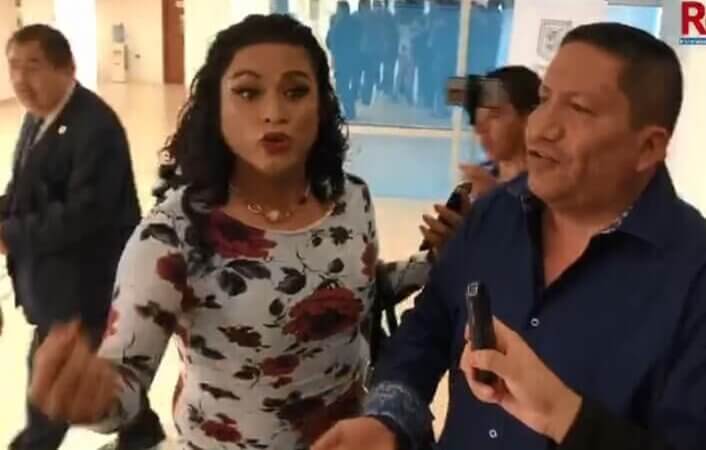 AGRESOR DE TRAVESTIS, ASESORA A DIPUTADOS DE MORENA.