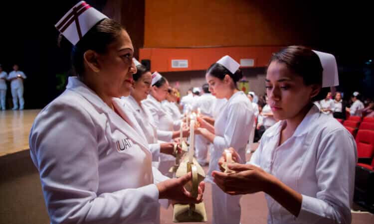 Entrega UAT nueva generación de la Facultad de Enfermería-Victoria