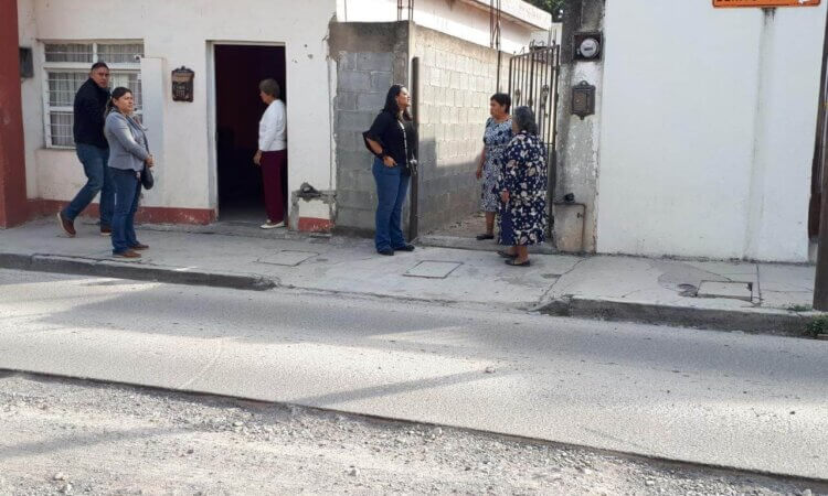 Victorenses exigen a COMAPA arreglar problema de aguas negras en sus hogares