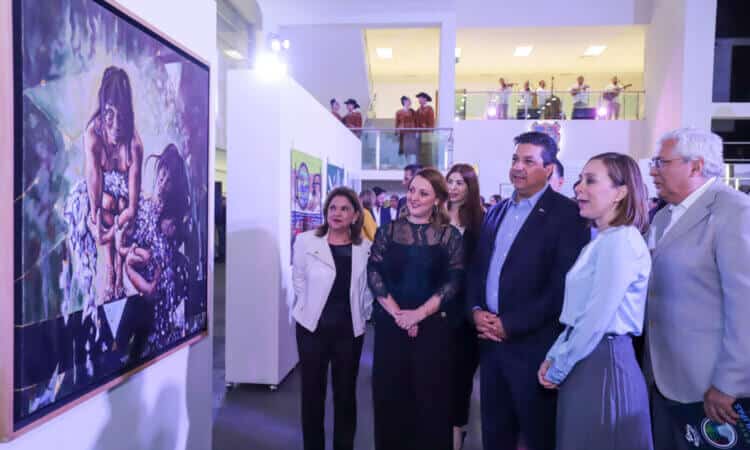 Inauguran Gobernador y Presidenta del DIF la exposición colectiva: El Color de Tamaulipas