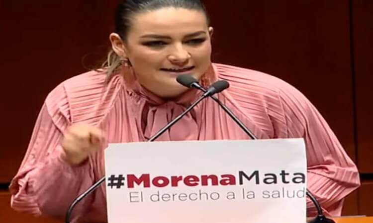 “SENADORA, RETA Y ACUSA AL GOBIERNO FEDERAL”