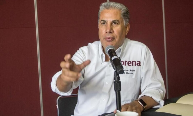QUIEN PATROCINA AL PANTORRILLERO, ¿O EN QUÉ TRABAJA EL MUCHACHO?