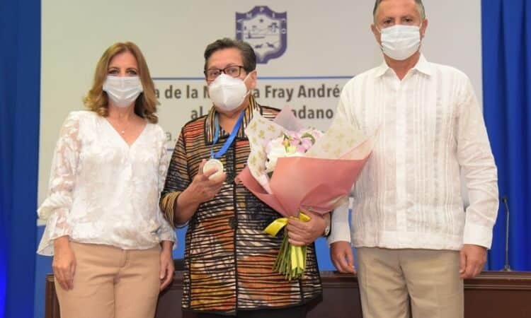 ENTREGA CHUCHO NADER LA “FRAY ANDRÉS DE OLMOS”