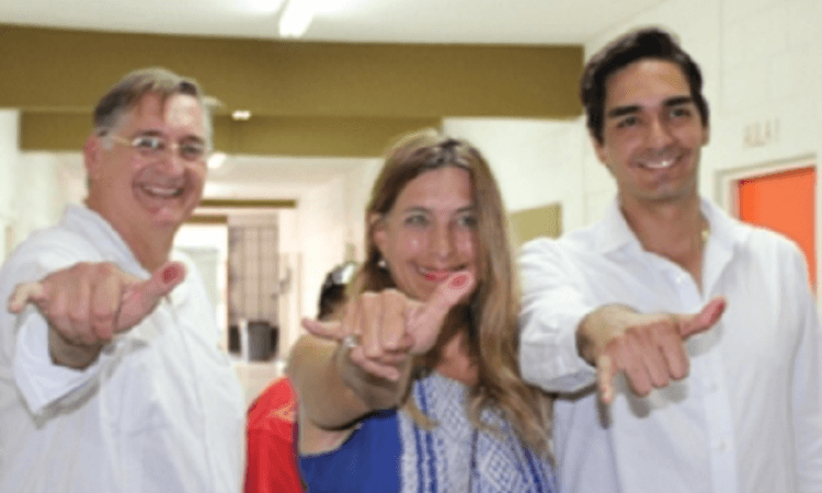 ¡ACÚSALOS CON TU MAMÁ, MAKITO!