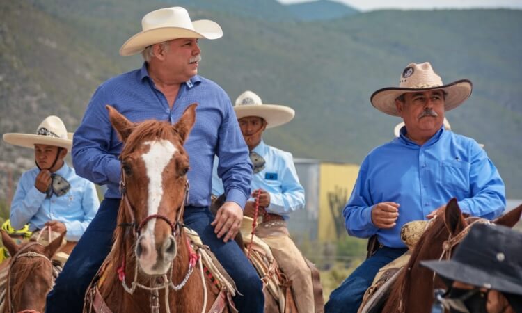 El Truco, tumbando caña…