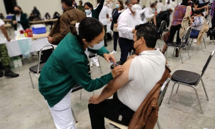 5 mil maestros serán vacunados diariamente en esta capital