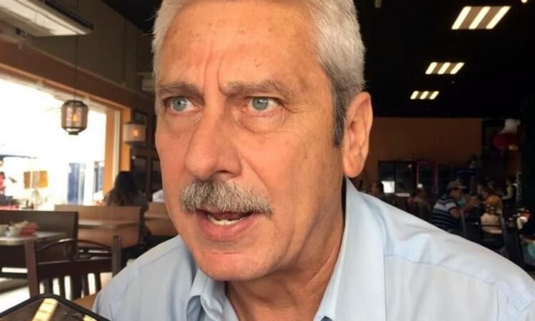 ARMANDO ZERTUCHE ¡SE ESTÁ QUEDANDO SOLO!