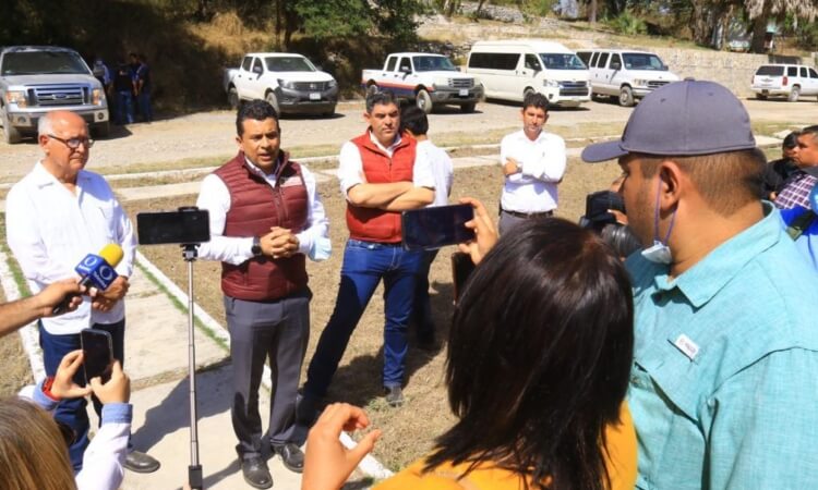 MUESTRA  GATTAS VISIÓN Y TRANSPARENCIA EN EL TEMA  AGUA-
