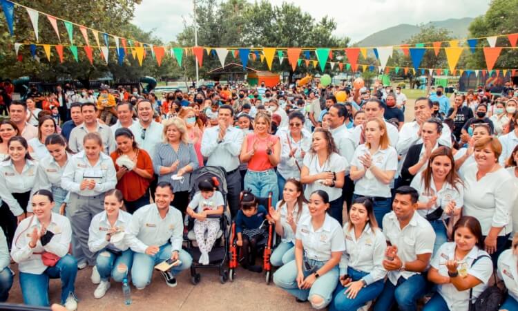 Festejan a los reyes de la casas