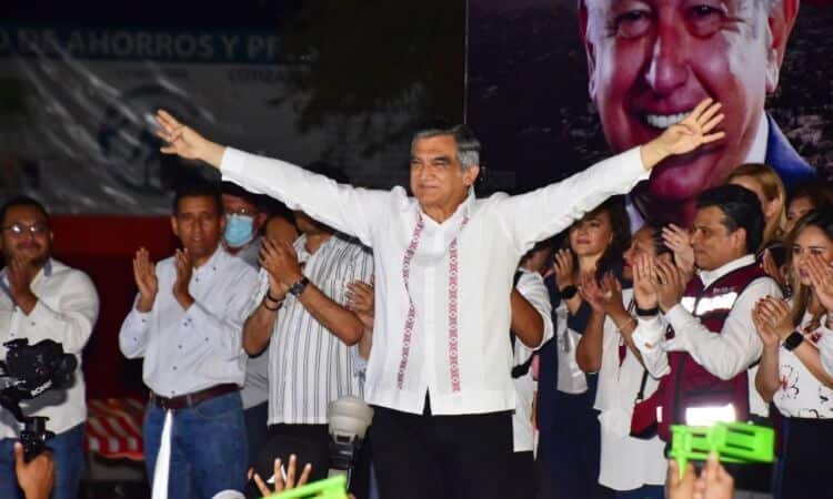 Américo enseña músculo en Revocación