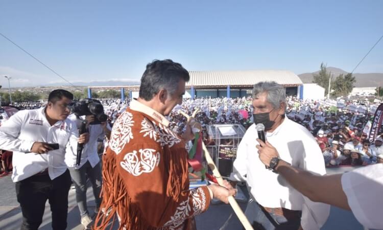 Entregan a Américo los pueblos originarios de Tula su bastón de mando