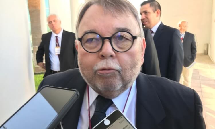 Pone el ejemplo el Gober, se baja compensación
