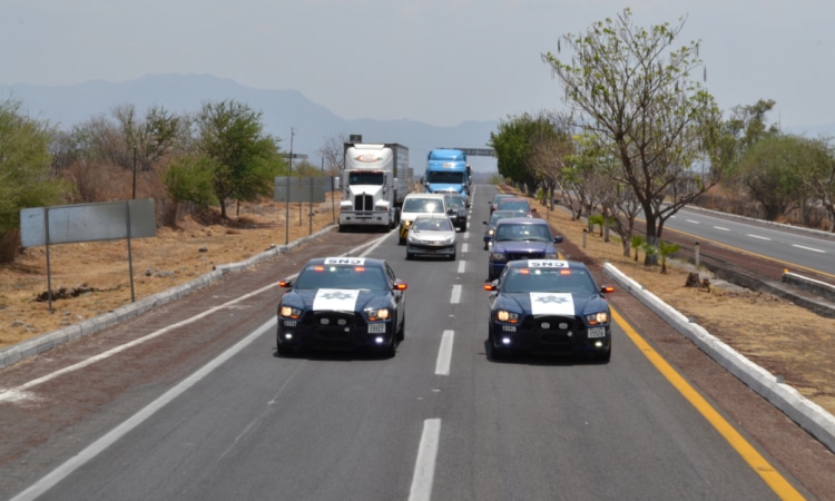 Invitan a conductores adquirir medidas preventivas en carreteras para evitar accidentes