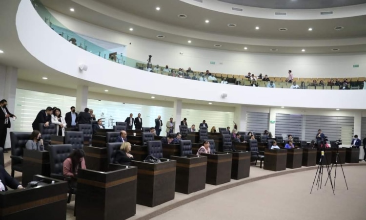 <strong>Fingen diputados de Tamaulipas resolver el problema de los teachers</strong>