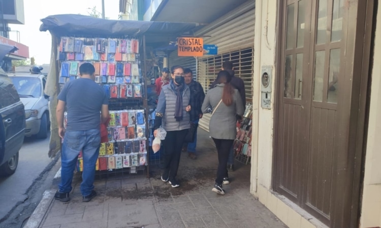 <strong>Crisis orilla a comerciantes informales a trabajar hasta 13 horas al día</strong>
