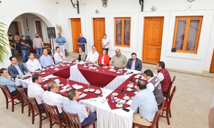 Alcalde refrenda compromiso<br>con cámaras empresariales.