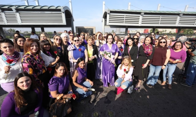 CONMEMORAN DÍA INTERNACIONAL DE LA MUJER CON ABRAZO DE HERMANDAD