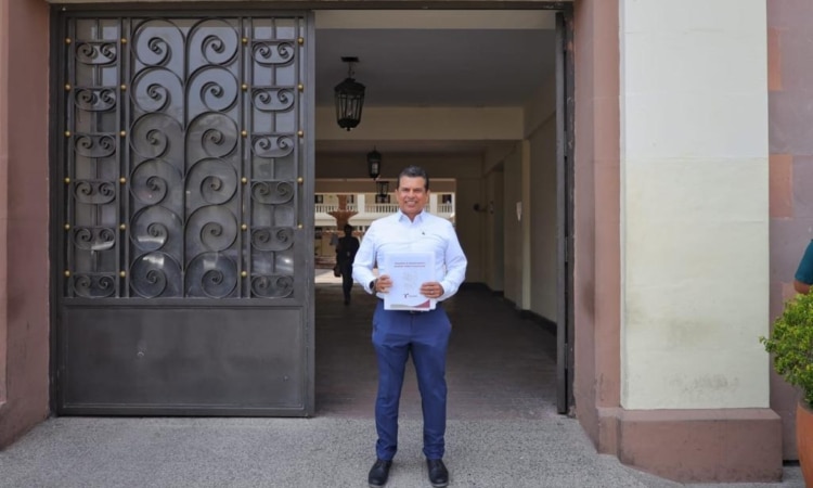 Cumple Américo a Victoria<br>con Fondo de Capitalidad