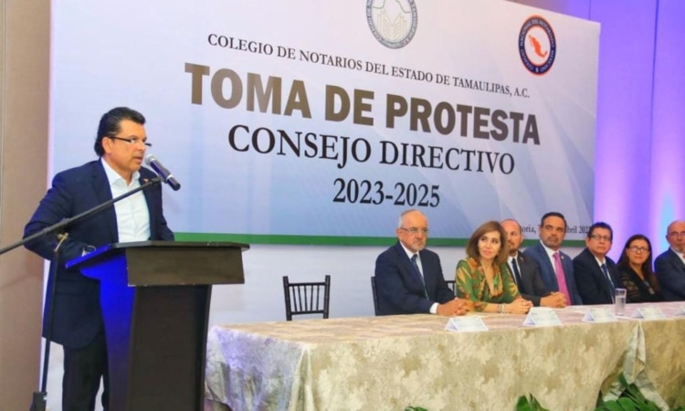 Reconoce alcalde contribuciónde Notarios con la sociedad.