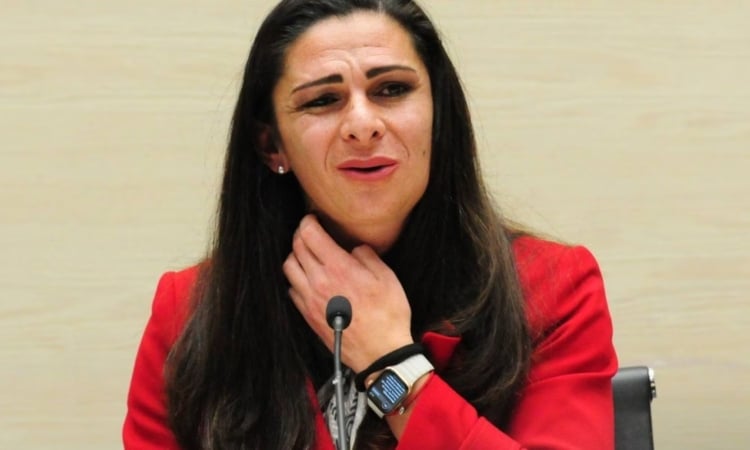 “QUE VENDAN CALZONES”: ANA GABRIELA GUEVARA