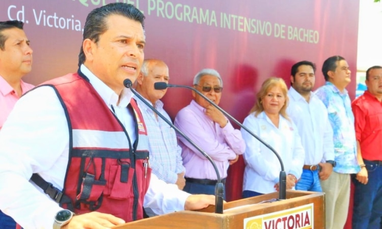 Arranca alcalde intensoprograma de bacheo en Victoria