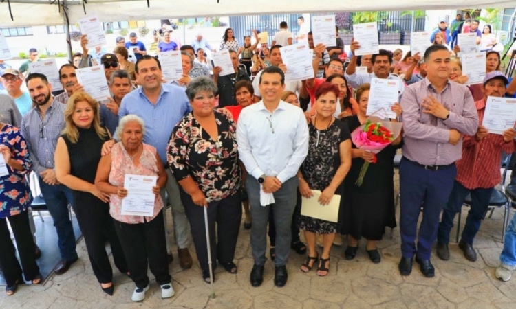 Cumple alcalde su palabra con Sindicato del Municipio.