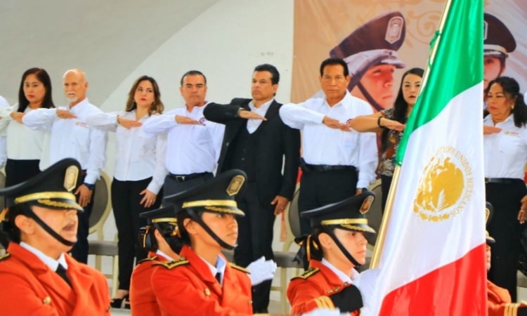Inaugura alcalde concurso de bandas de guerra y escoltas