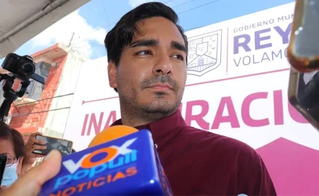 SONORO BOFETADÓN A CARLOS PEÑA