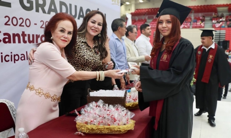 SE GRADÚAN MIL 200 ESTUDIANTES DE LAS PREPARATORIAS MUNICIPALES