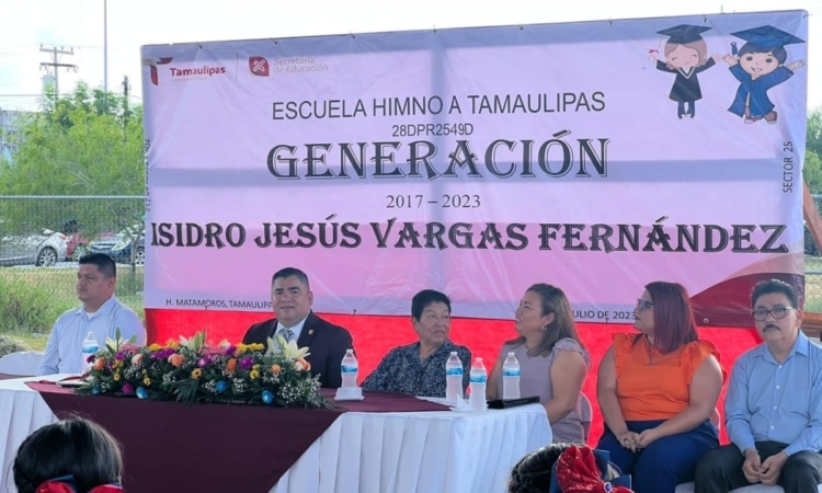«El diputado Isidro Vargas celebra la graduación de niñas y niños de la escuela primaria Himno Tamaulipas»