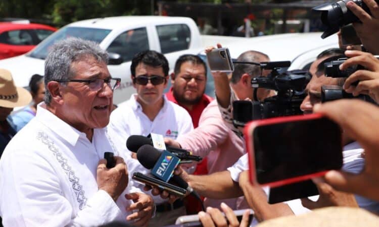 ARMANDO MARTÍNEZ MANRÍQUEZ: ¡AL FRENTE CON PASO FIRME!