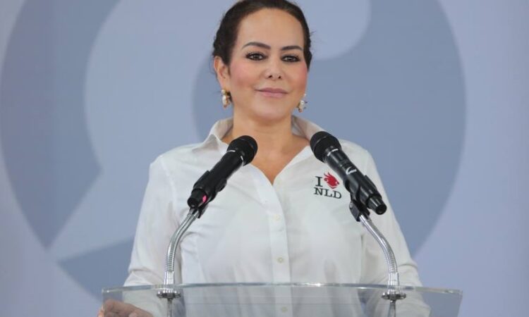 CARMEN LILIA CANTUROSAS, FIRME A LA REELECCIÓN