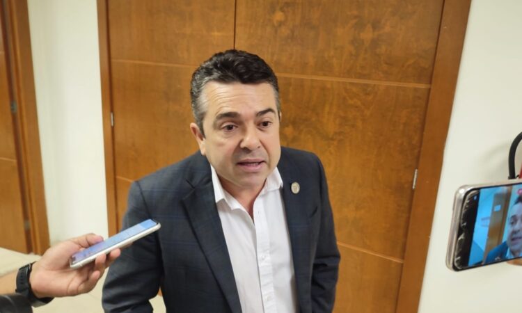 Crisis en el sector educativo es una situación heredada: Diputado Gómez Lozano
