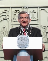 Américo condena a quienes tienen por Dios al Dinero. 