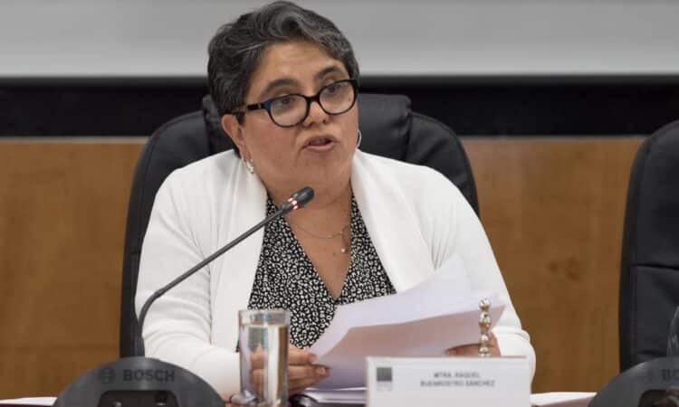 RAQUEL BUENROSTRO, “NO TIENE COMADRES, NI COMPADRES DE PILA”¡AGUAS!