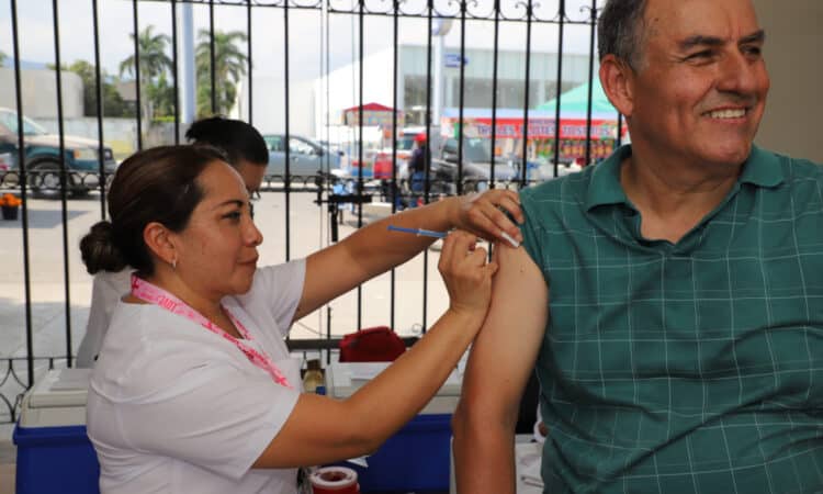 EXHORTA SALUD A LA POBLACIÓN PARA APLICARSE VACUNAS CONTRA INFLUENZA COVID-19 Y NEUMOCOCO