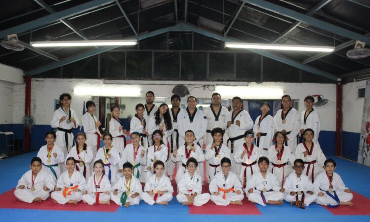 Taekwondoínes del 11 Mina destacan en Torneo G3