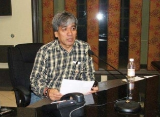UN ALCALDE MUY ATENTO CON LOS PERIODISTAS