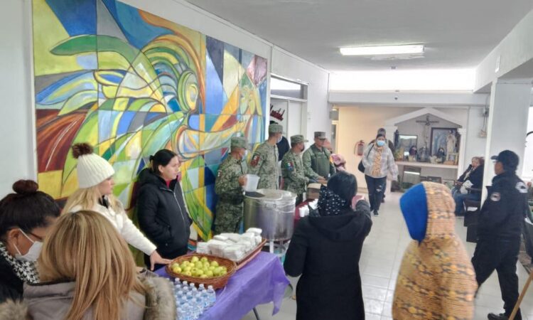 Entrega SEDENA alimentos calientes en la capital tamaulipeca