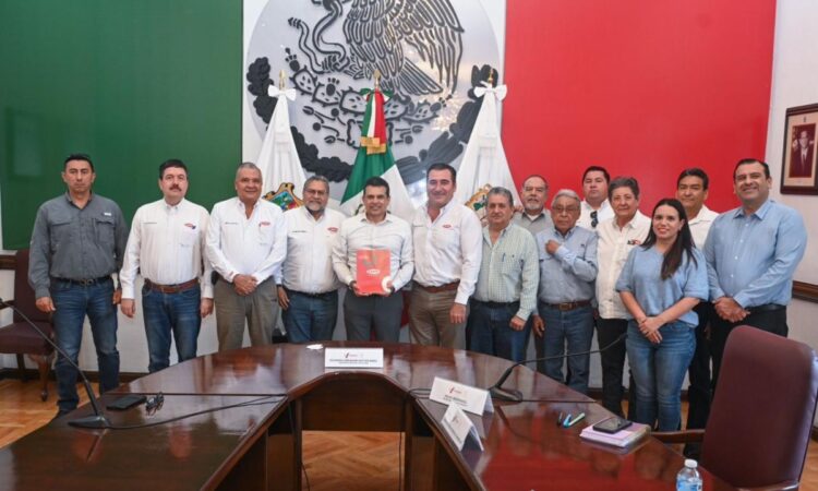 Gattás se coordina con empresas constructoras  