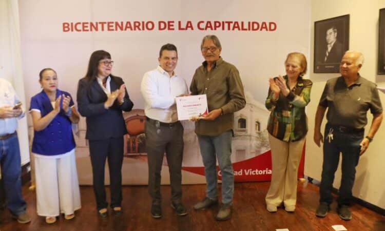 Inaugura alcalde exposición fotográfica del Bicentenario.