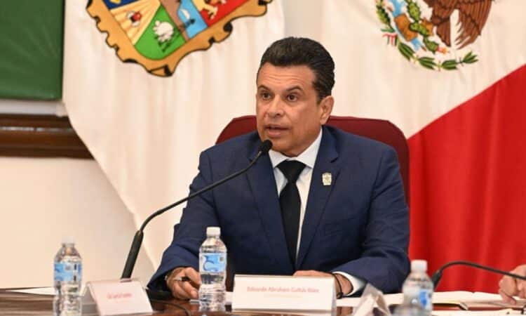 Entrega Lalo Gattás informe por escrito al Cabildo de Victoria.