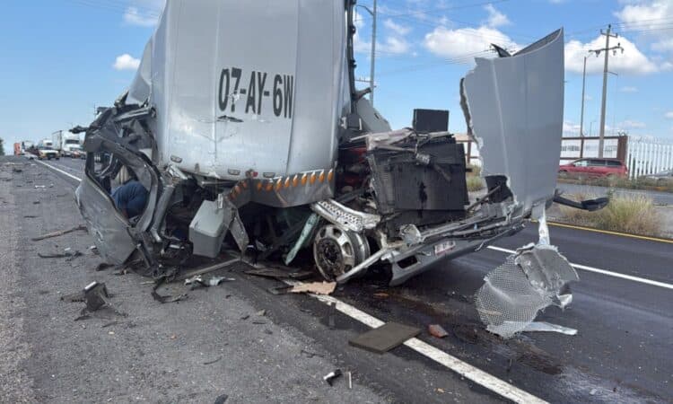 Chocan 3 tráileres en la Carretera Reynosa – Monterrey