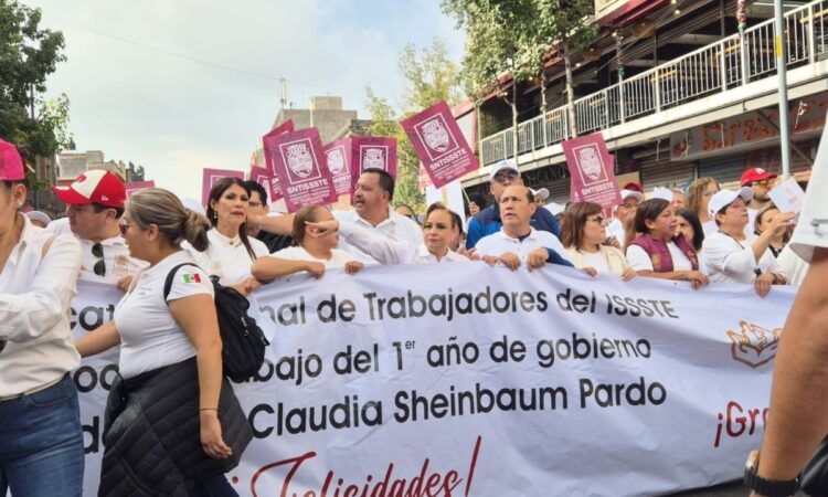 La doctora Norma Liliana Rodríguez Argüelles asiste como invitada especial al primer informe de la presidenta de México en el Zócalo