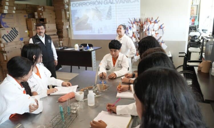 Constató rector logros y avances académicos de la Prepa 3 UAT