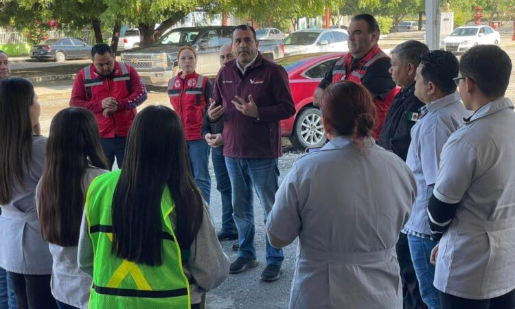 Trabajadores de APTIV donan botas de trabajo a Bomberos Victoria